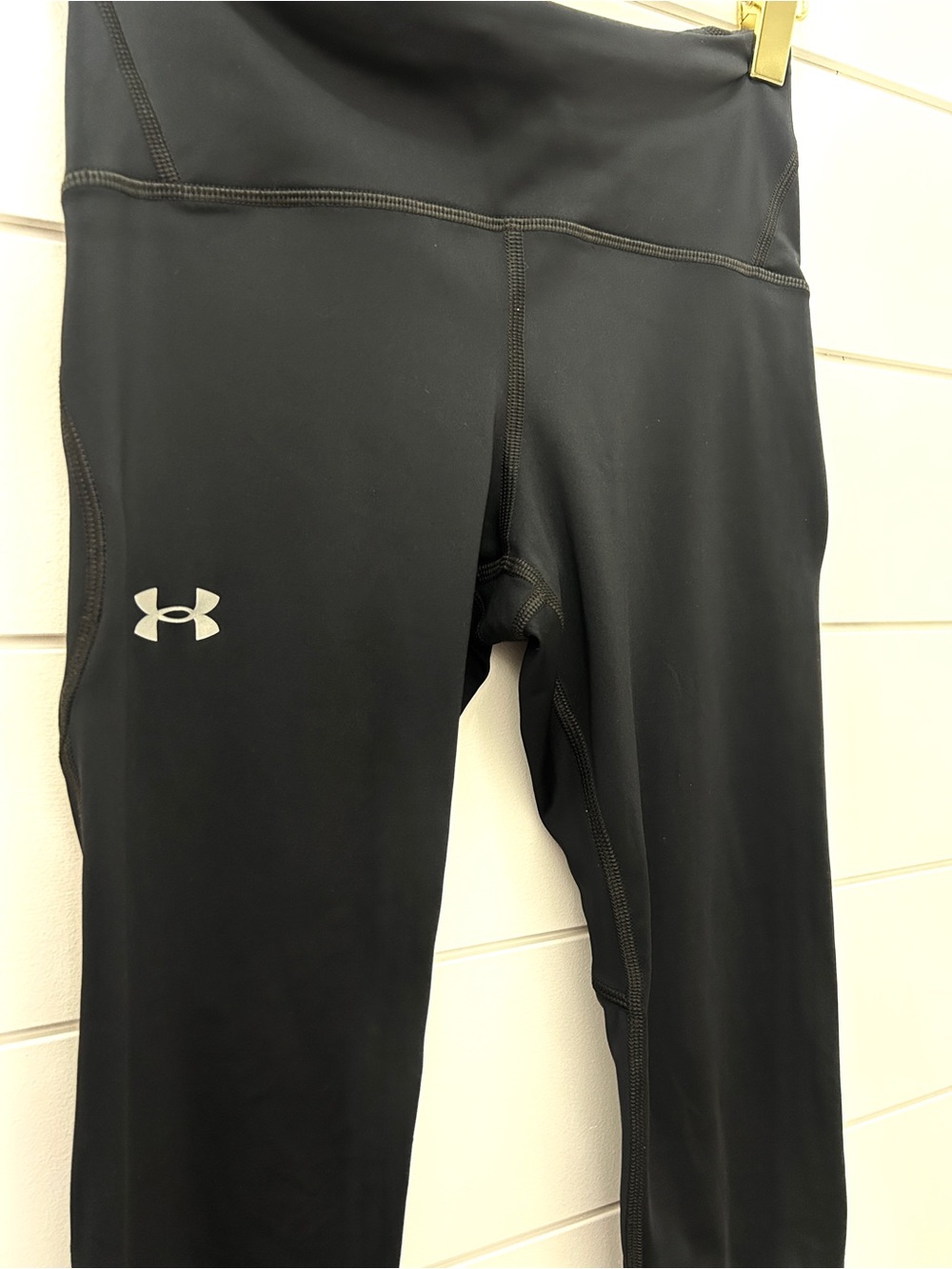 Under Armour Black Crops / Capri Tights • Size Medium
